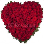 100pcs red roses in heart shape basket